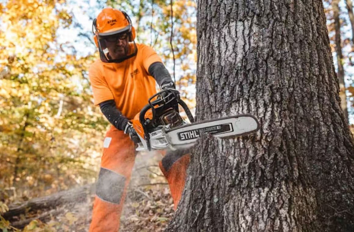 Stihl 500i chainsaw for cutting woods