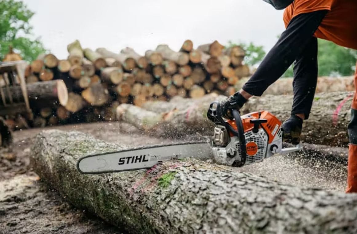 Stihl 500i chainsaw for cutting woods