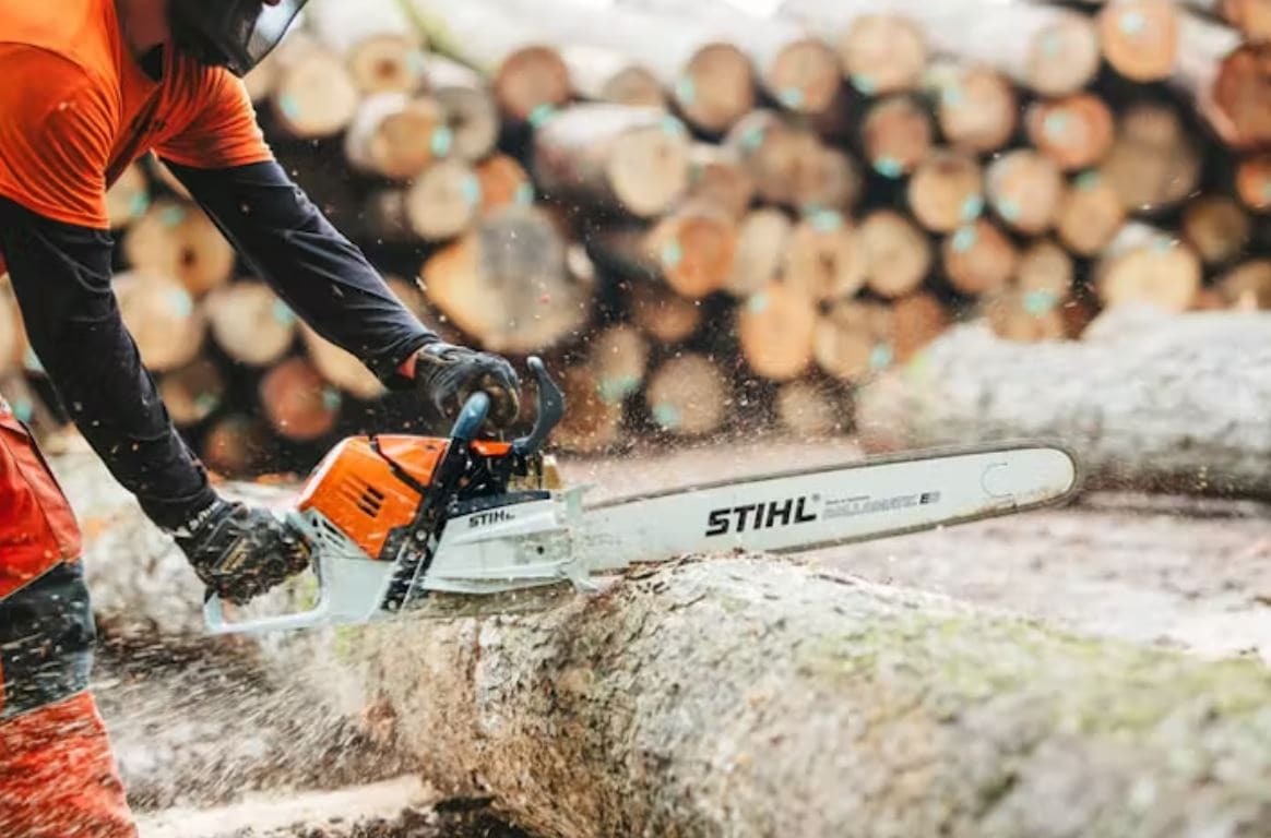 Stihl 500i chainsaw for cutting woods